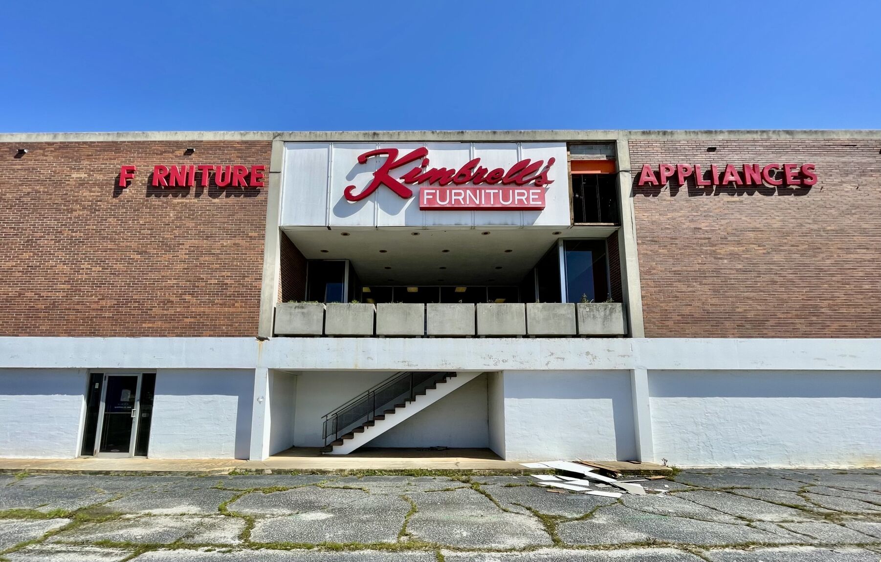 Greenville furniture store redevelopment angles for tech tenants, eateries and more
